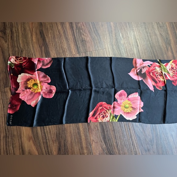 COPY - Vintage New Echo Silk scarf 51 x 11 - Picture 2 of 3